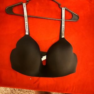 Victoria’s Secret Wireless Bra Never Worn!